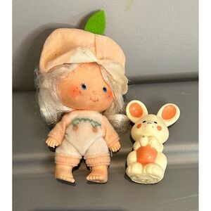 Vintage 1981 Strawberry Shortcake Apricot Doll w/‎ Hopsalot Bunny Pet